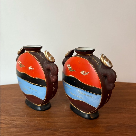 Colorful Decorative Vases with Artistic Design - Picture 2 of 15